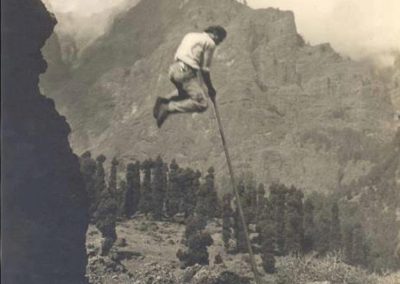 imagenes antiguas del salto del pastor en la palma islas canarias españa arona