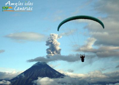 imagenes de paragliding parapente deporte extremo en canarias españa adeje